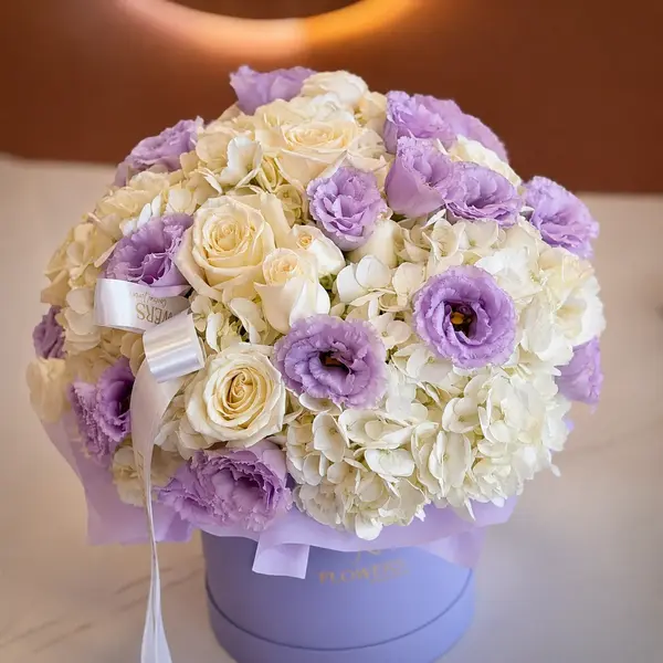 ALESSANDRA White Hydrangea White Roses & Lavender Flower Box