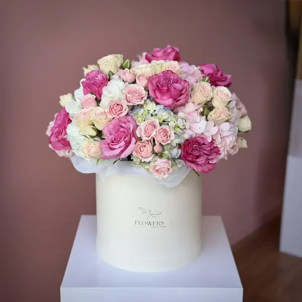 GABRIELLE Hydrangea & Garden Roses Flower Box