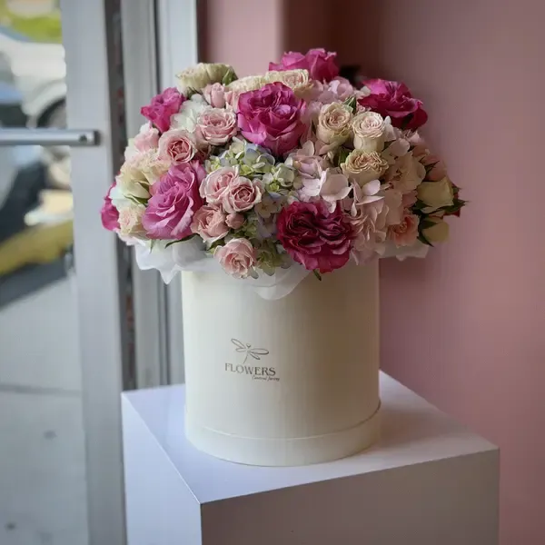 GABRIELLE Hydrangea & Garden Roses Flower Box