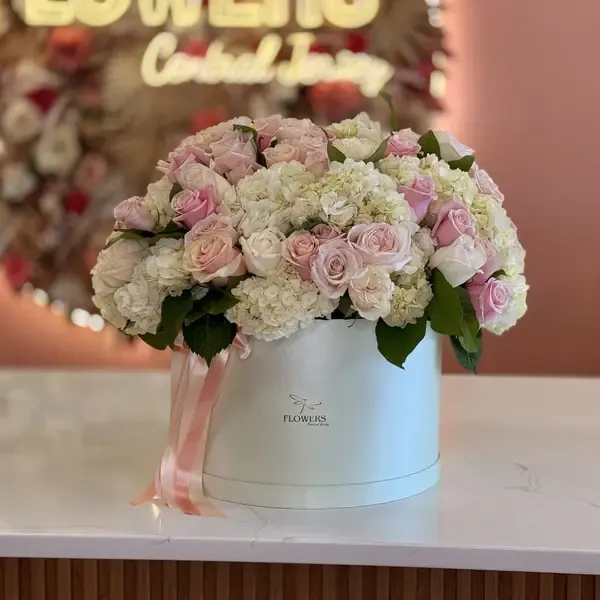 Mondial Light Pink Roses & Hydrangea Giant Flower Box