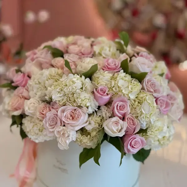 Mondial Light Pink Roses & Hydrangea Giant Flower Box