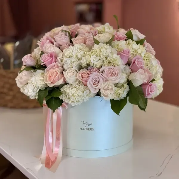 Mondial Light Pink Roses & Hydrangea Giant Flower Box