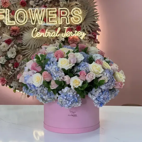 Maripossa Roses & Hydrangea Giant Flower Box