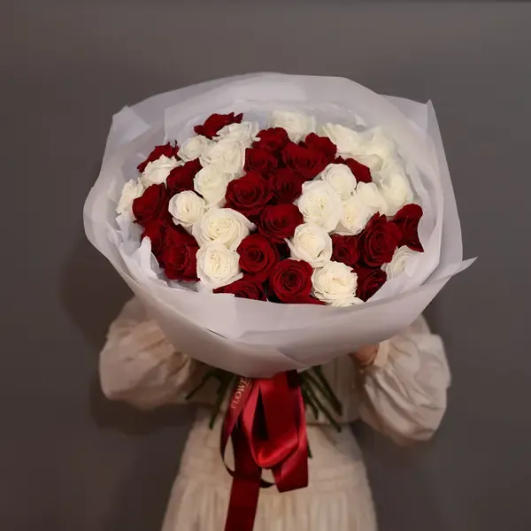 Red & White Long Stem Roses Bouquet